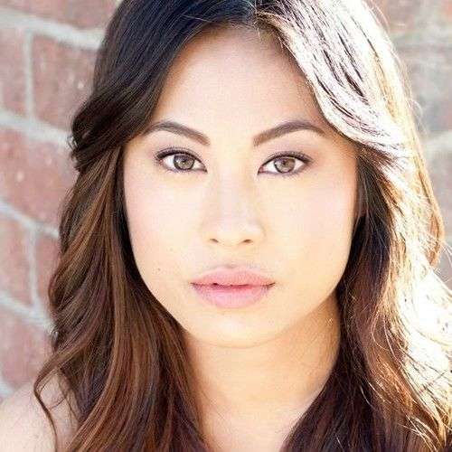 Shark Bites – A Throwdown Thursday Production 37: Episode 37 –An Interview with Paulina Nguyen!